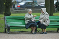Бокерия призвал разрешить пожилым людям прогулки на свежем воздухе