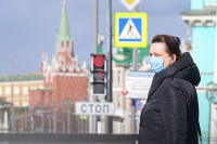Эпидемиологическая опасность из-за COVID-19 в России сохраняется, заявили в Кремле