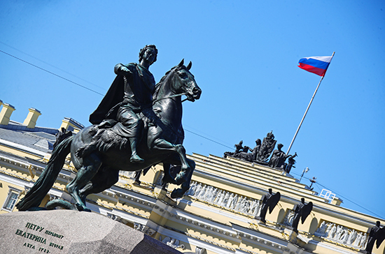 В свой день рождения  весь Петербург запел «Город над вольной Невой»