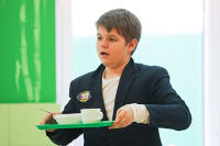 Петербургских школьников накормят бесплатными завтраками