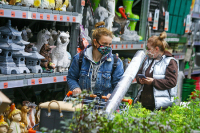 СМИ: более половины ретейлеров планируют закрывать магазины в России