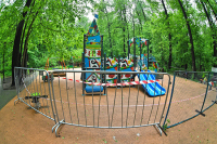 Псковская полиция будет без предупреждения штрафовать родителей за детей на игровых площадках