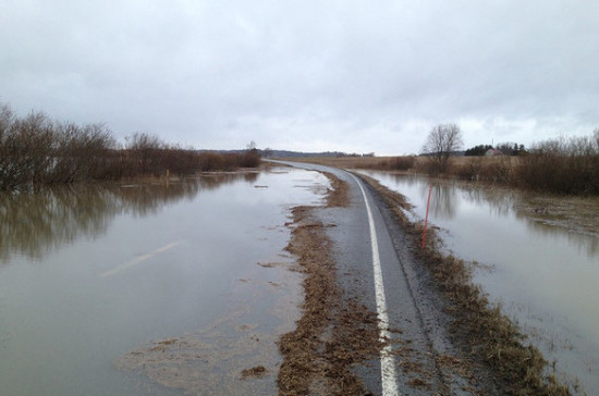 Правительство распределило между регионами 1,7 млрд рублей на ремонт дорог после паводков