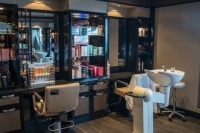 Салоны красоты и парикмахерские откроются в Москве с 9 июня