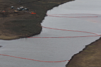 В МЧС сообщили о снижении концентрации нефтепродуктов на месте разлива в Норильске