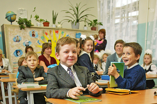 С 1 сентября петербургские школьники вернутся в классы