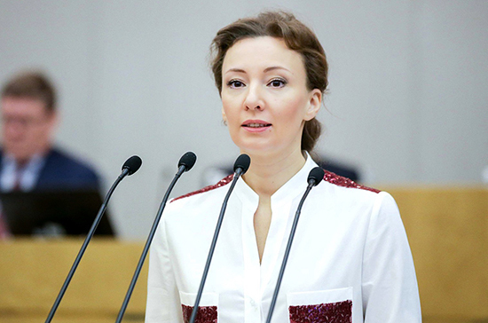 Кузнецова предлагает решать споры о праве на детские пособия вне суда