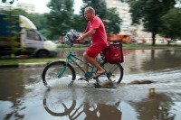 В Москве из-за ливня затопило дороги