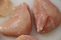 Эксперты Роскачества обнаружили в курином филе хлор и антибиотики