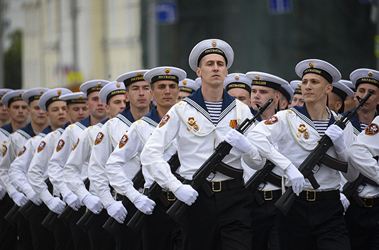 В Калининграде в Параде Победы приняли участие 1,5 тысячи человек