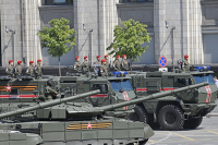 Президент России поздравил военных и гостей Парада Победы
