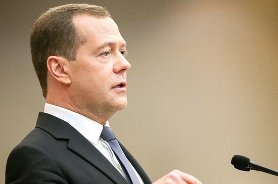 Медведев одним из первых очно проголосовал по поправкам в Конституцию