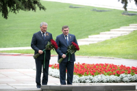 Спикер Госдумы в Волгограде почтил память погибших во время войны