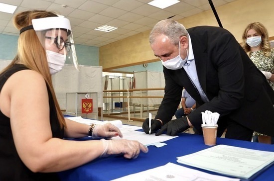 Сергей Неверов проголосовал по поправкам в Конституцию