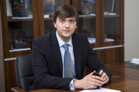 Голосование по Конституции не мешает проведению ЕГЭ, заявил Кравцов