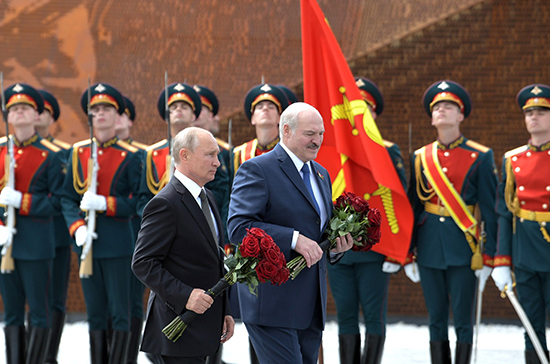 Путин и Лукашенко открыли Ржевский мемориал советскому солдату в Тверской области