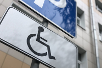 В Москве для автомобилистов с инвалидностью отменили парковочные разрешения