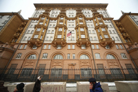 МИД подготовил меры из-за появления ЛГБТ-флага на зданиях посольств