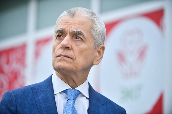 Онищенко призвал смягчить требования Роспотребнадзора к детским лагерям 