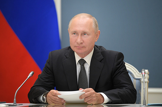 Путин отметил государственными наградами российских дипломатов