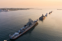 Корабли Черноморского флота «строятся» для парада в День ВМФ