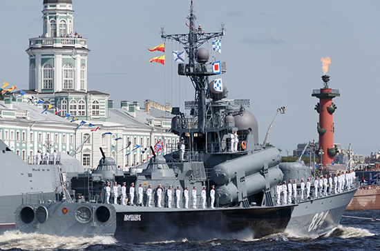 Путин подписал указ о проведении главного военно-морского парада в Петербурге