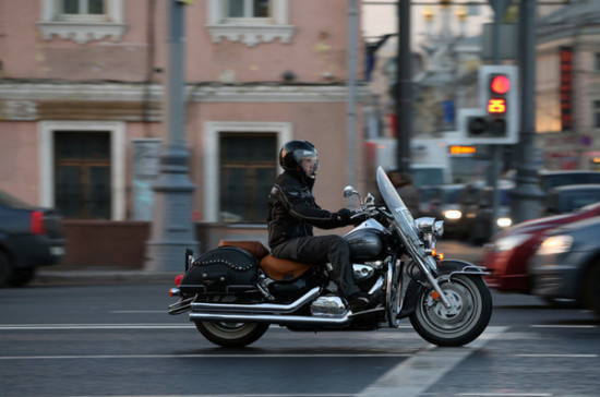 СМИ: Бессараб предложила штрафовать мотоциклистов за опасное лавирование