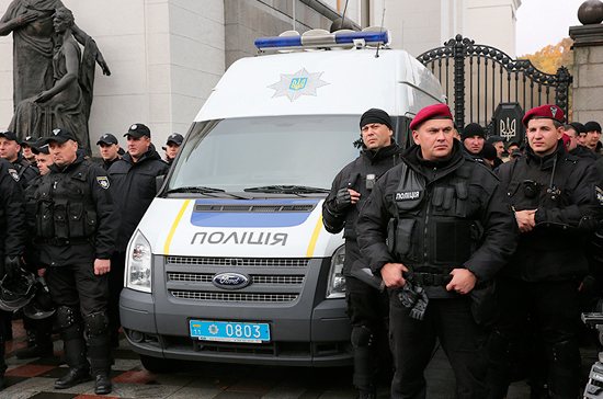 В Полтаве автоугонщик взял в заложники полицейского