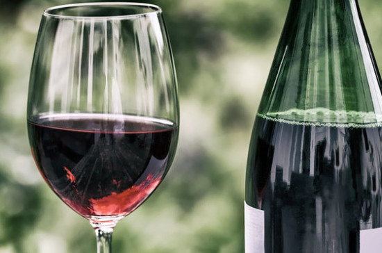 Сенаторы одобрили закон о рекламе вин из ЕАЭС в СМИ