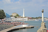 Более 30 кораблей, подводных лодок и катеров приняли участие в морском параде в Севастополе