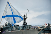 В Североморске в День ВМФ подняли самый большой Андреевский флаг