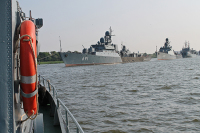 В Каспийске впервые прошел военно-морской парад в честь Дня ВМФ