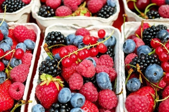 В России резко снизились цены на фрукты и ягоды