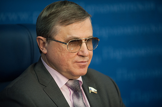 Смолин поддержал идею исключить иностранный язык из обязательных предметов для ГИА