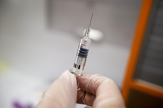 Массовая вакцинация россиян от COVID-19 начнется в октябре