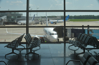 Топливозаправщик столкнулся с самолетом в аэропорту Шереметьево