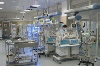 В Челябинске врачи спасли новорожденного ребенка со сместившимся желудком