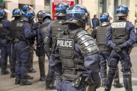 Во французском Гавре вооруженный мужчина захватил заложников в банке