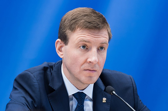 «Единая Россия» предложила увеличить долю оклада в зарплате бюджетников 