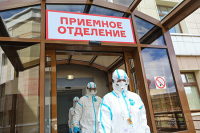 В России более 1 млн медработников получили выплаты за работу с инфицированными COVID-19 пациентами