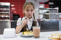 На горячее питание для школьников потребуется ещё 39 млрд рублей, заявил Мишустин