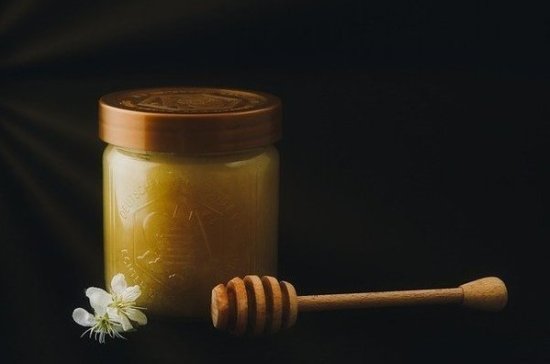 Пчеловод рассказал, как мёд помогает от недугов