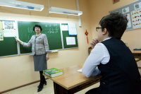 Российских учителей обяжут носить маски