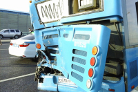Автобус с пассажирами и самосвал столкнулись на Калужском шоссе в Москве