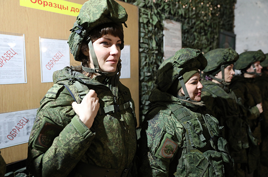 Жириновский предложил воссоздать в армии женские батальоны