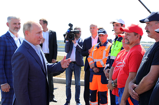 Владимир Путин открыл трассу «Таврида» в Крыму
