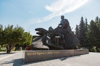 Памятник поэту Мустаю Кариму открыли в Казани