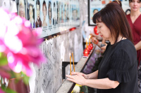 Память жертв теракта почтили на траурной церемонии в школе Беслана