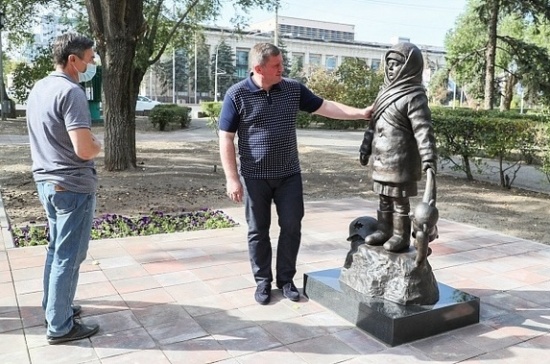В Волгограде ко Дню города открыли памятник детям Великой Отечественной войны