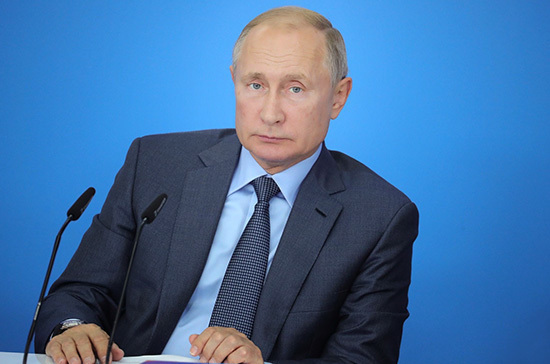 В Кремле пока планируют провести большую пресс-конференцию Путина в очном формате